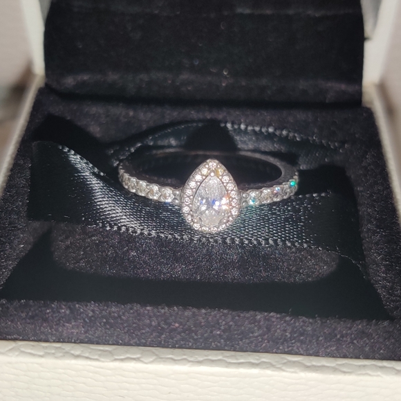 Pandora Radiant Teardrop Halo Ring, Cubic Zirconia - Picture 5 of 8